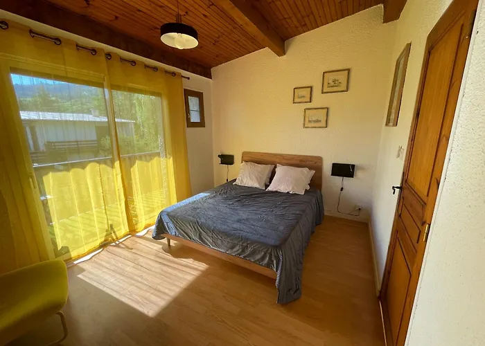 Maison Tres Agreable Avec Exterieurs, Bien Situee Au Plan D'Eau Embrun